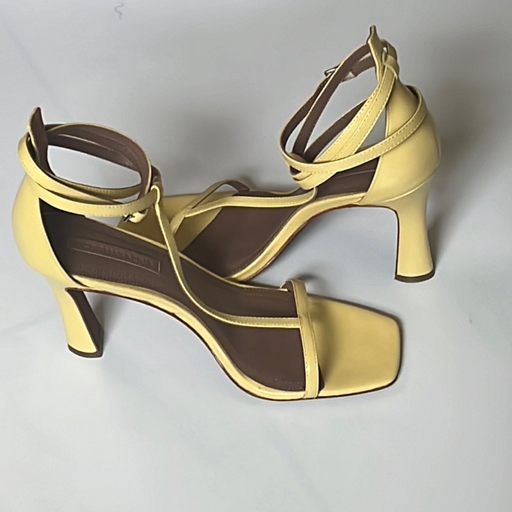 BCBGMAXAZRIA INA RODI Strap Sandals